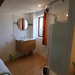 Chambres et salles d\'eau privées dans maison à partager Centre Clermont-Ferrand