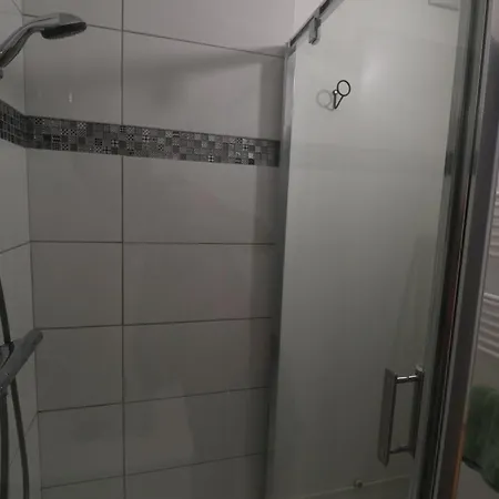 Et Salles D'eau Privées Dans Maison à Partager Centre